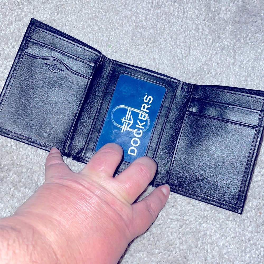 Dockers black out folded wallet with cc slots new